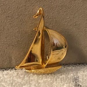 Gold Sailboat Pin